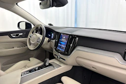 sininen Volvo XC60 2024 kuva 32.