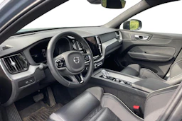 harmaa Volvo XC60 2024 kuva 3.