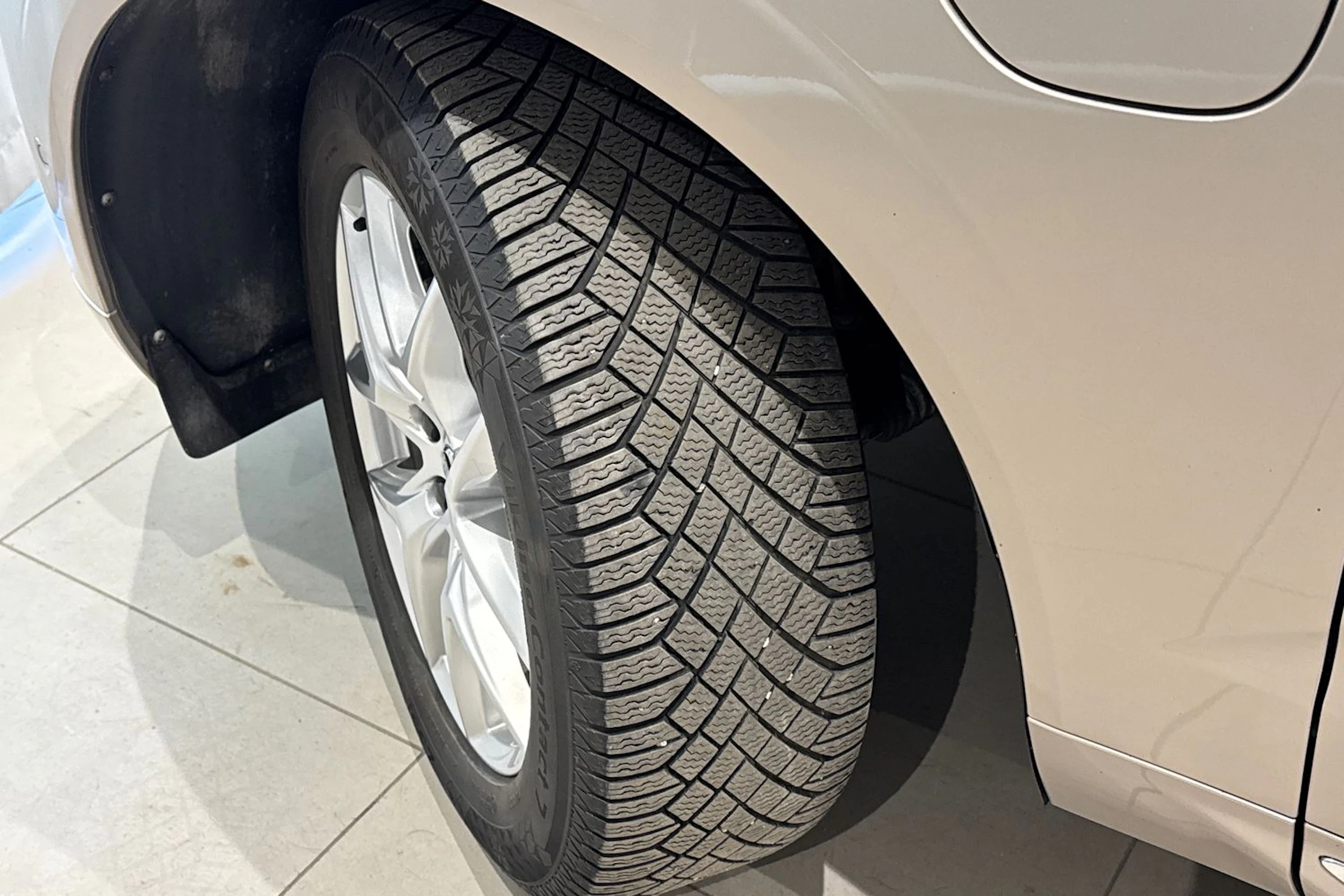 ruskea (beige) Volvo XC60 2024 kuva 10.