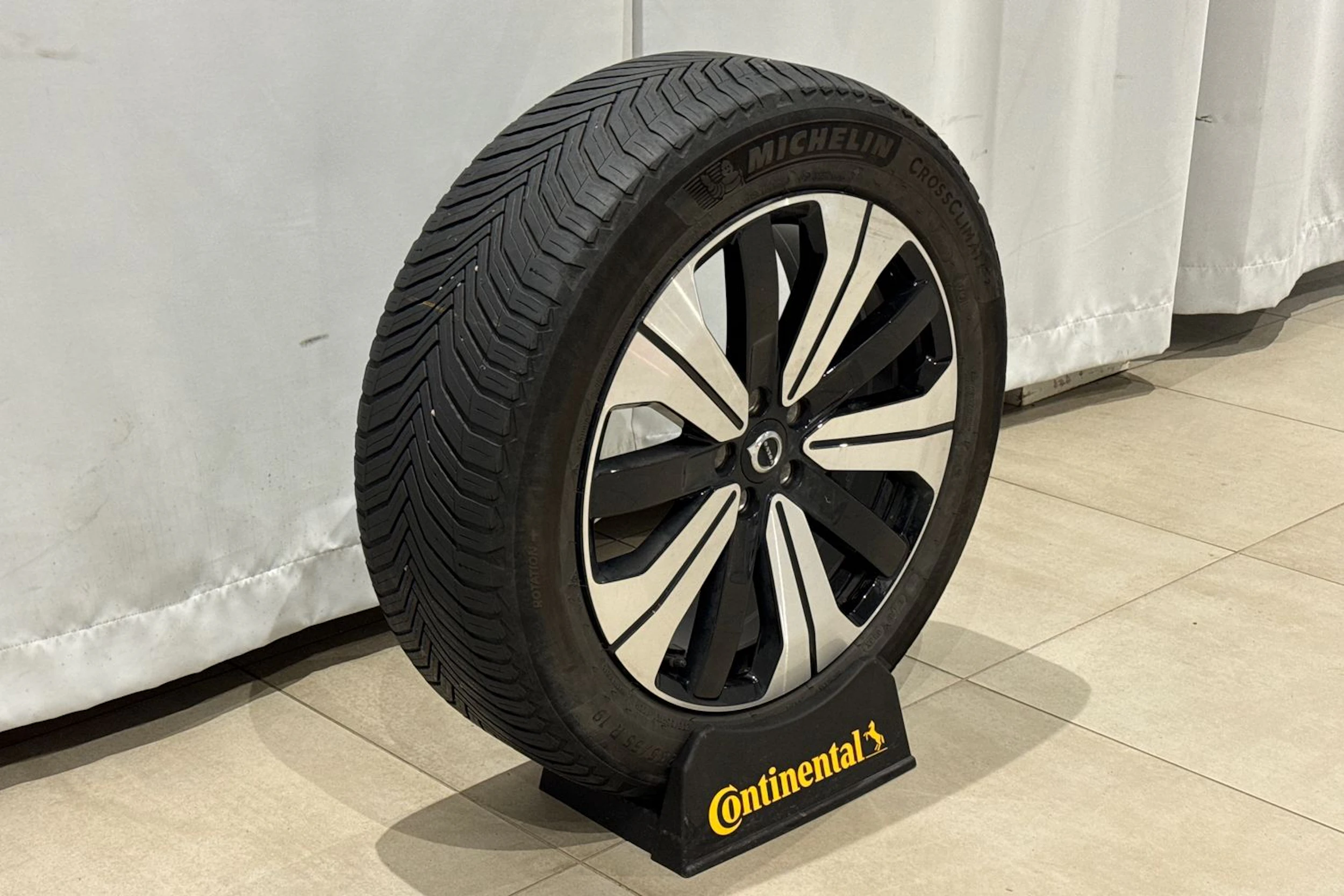 ruskea (beige) Volvo XC60 2024 kuva 11.