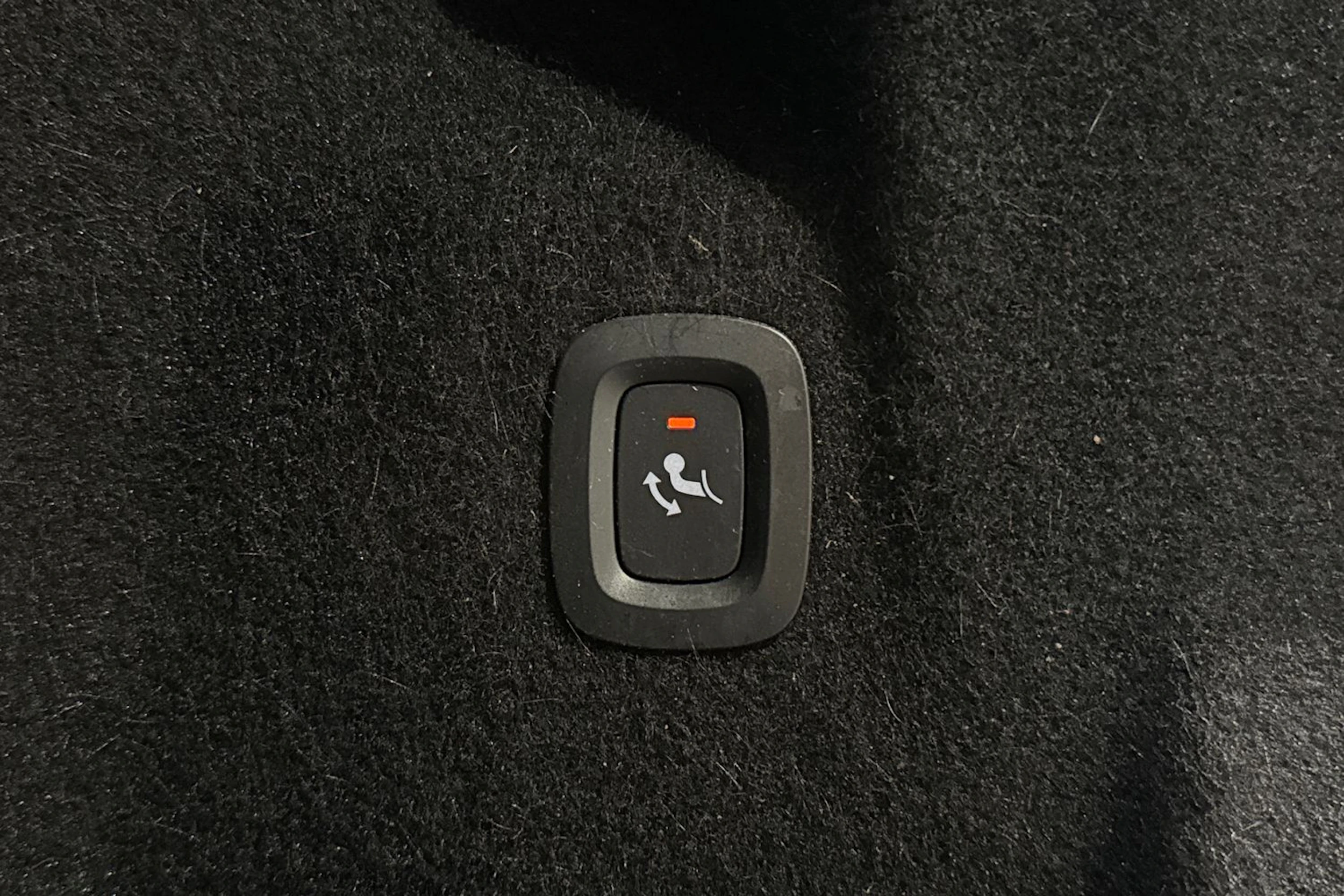 ruskea (beige) Volvo XC60 2024 kuva 15.