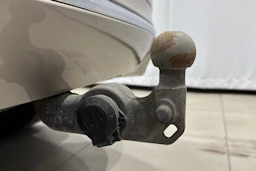 ruskea (beige) Volvo XC60 2024 kuva 16.