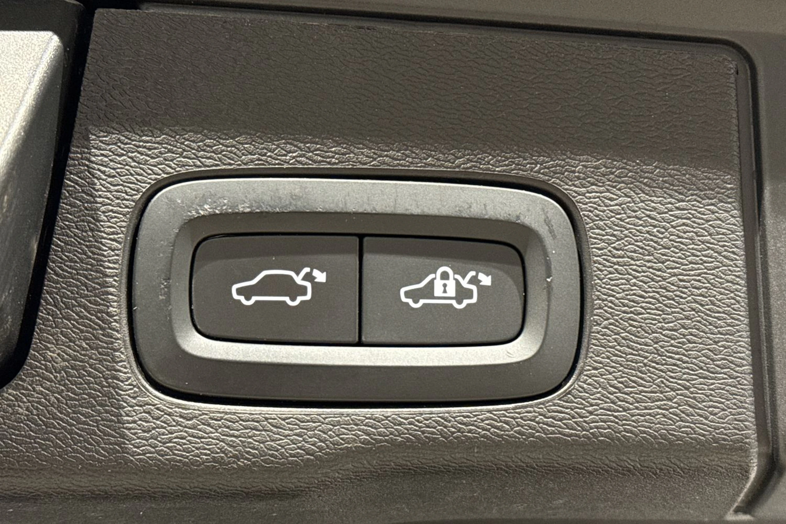 ruskea (beige) Volvo XC60 2024 kuva 17.