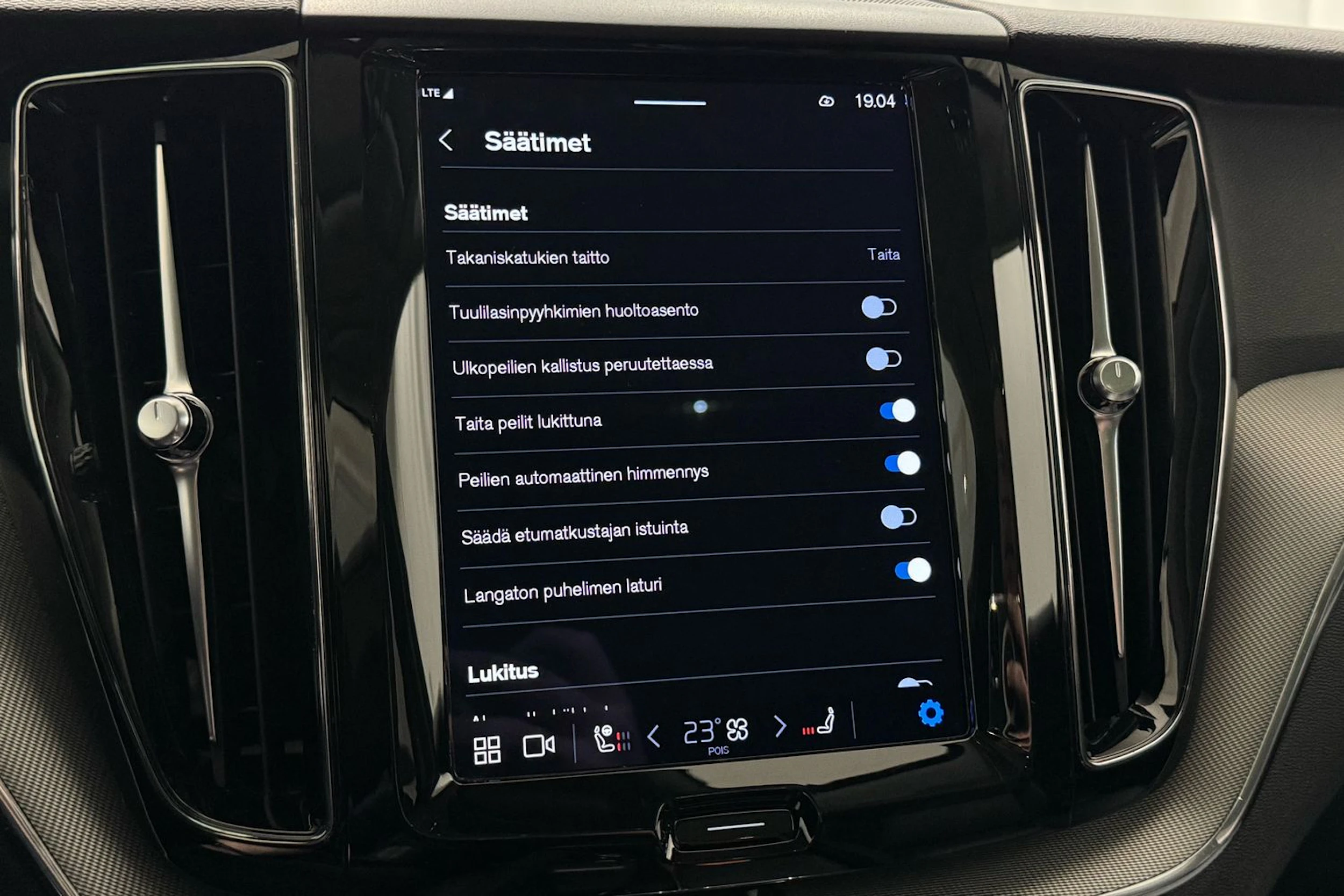 ruskea (beige) Volvo XC60 2024 kuva 28.