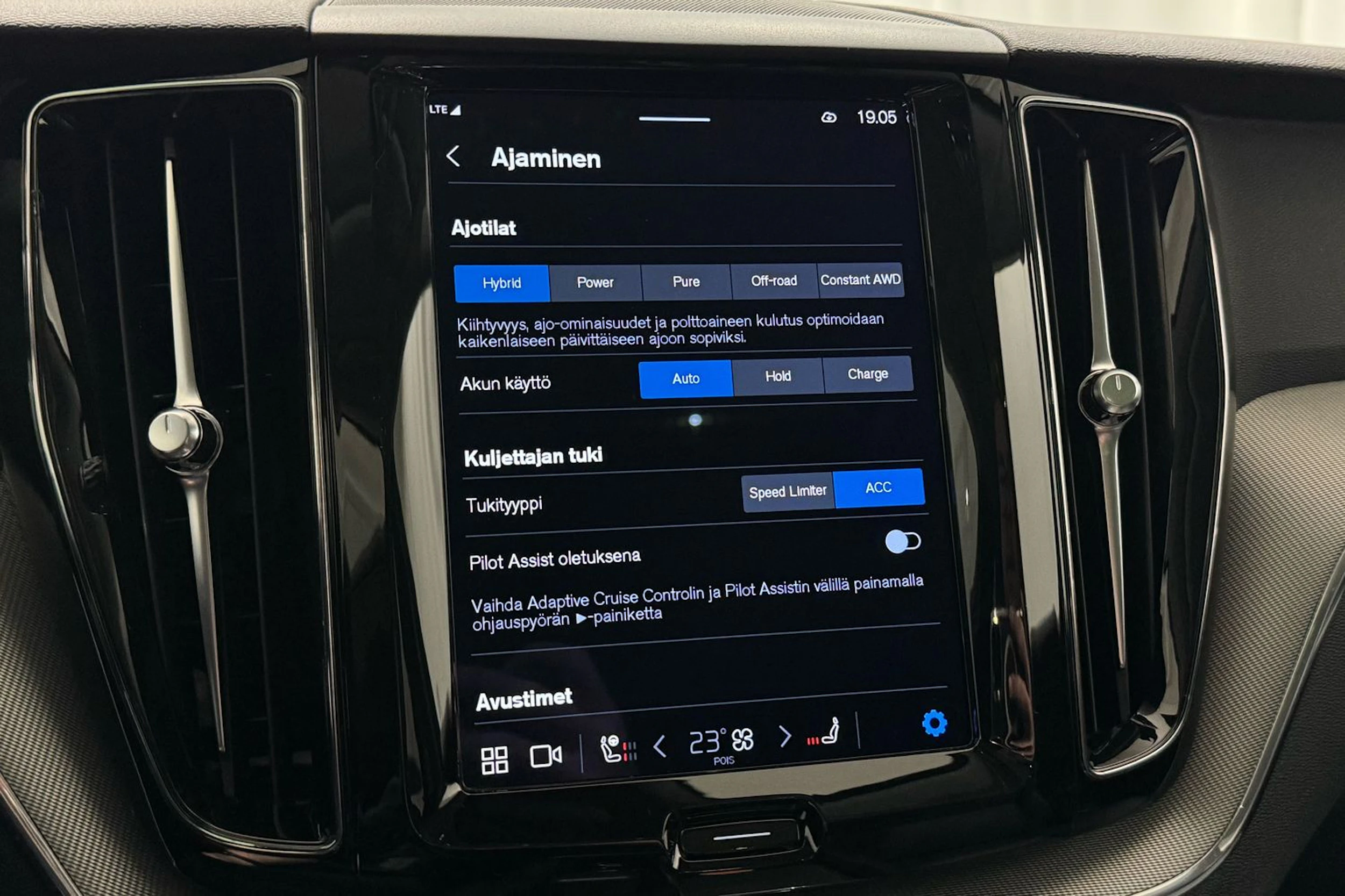 ruskea (beige) Volvo XC60 2024 kuva 30.