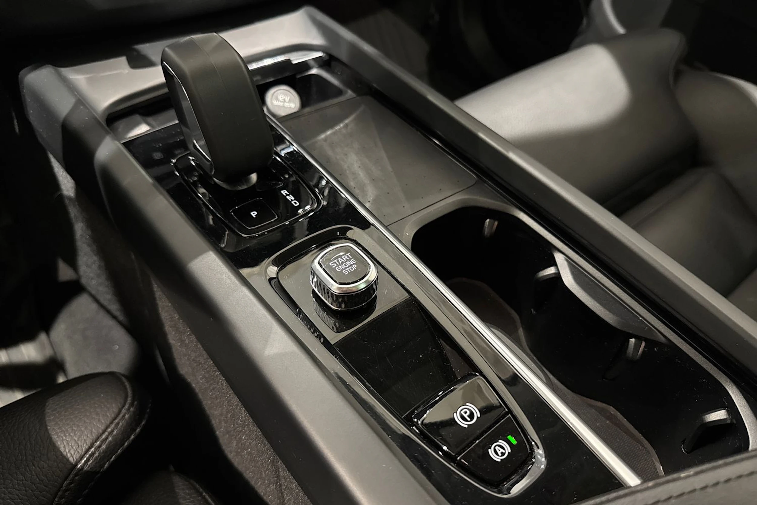 ruskea (beige) Volvo XC60 2024 kuva 33.