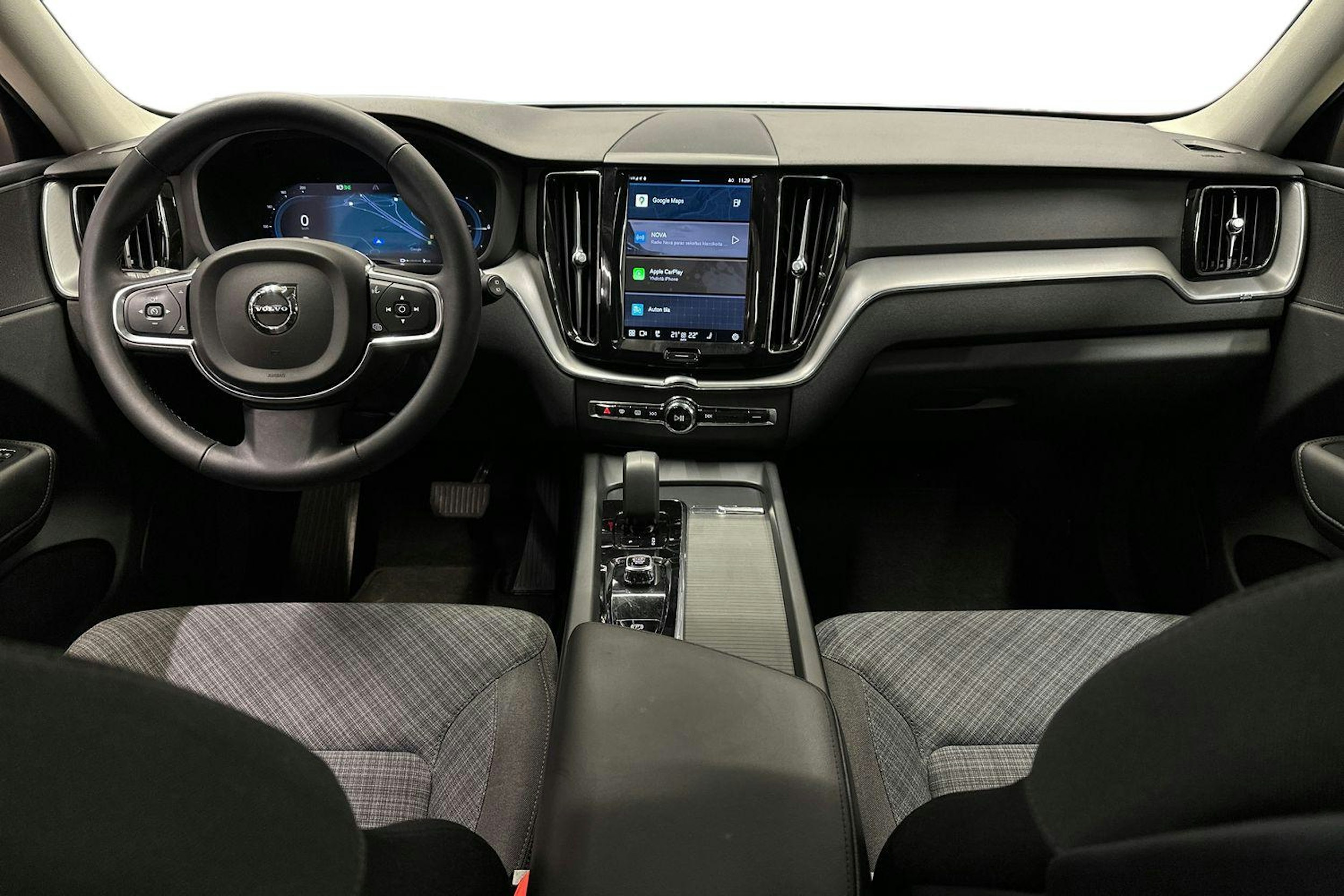 harmaa Volvo XC60 2024 kuva 7.