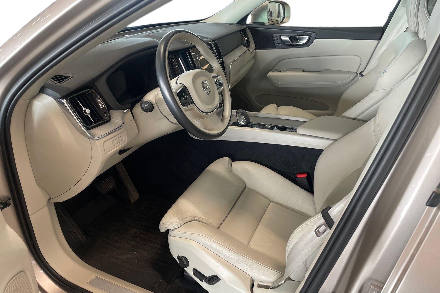 Volvo XC60 2024, photo 7/37