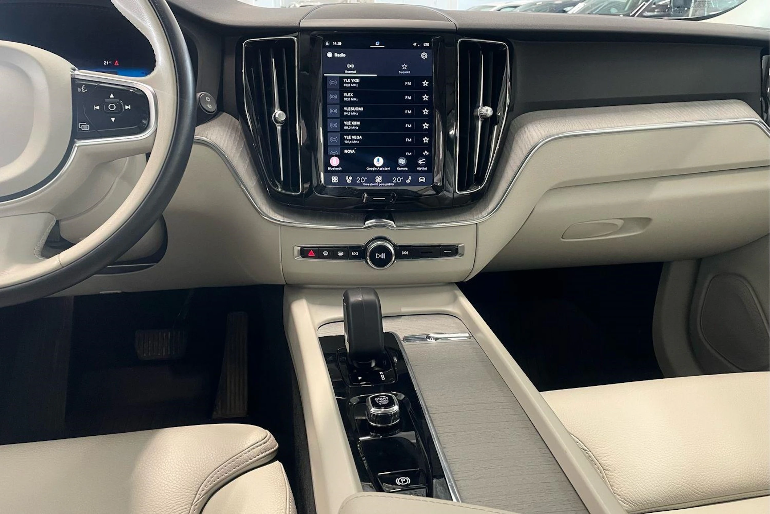 met. ruskea (beige) Volvo XC60 2024 kuva 18.