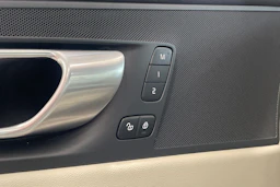 met. ruskea (beige) Volvo XC60 2024 kuva 29.