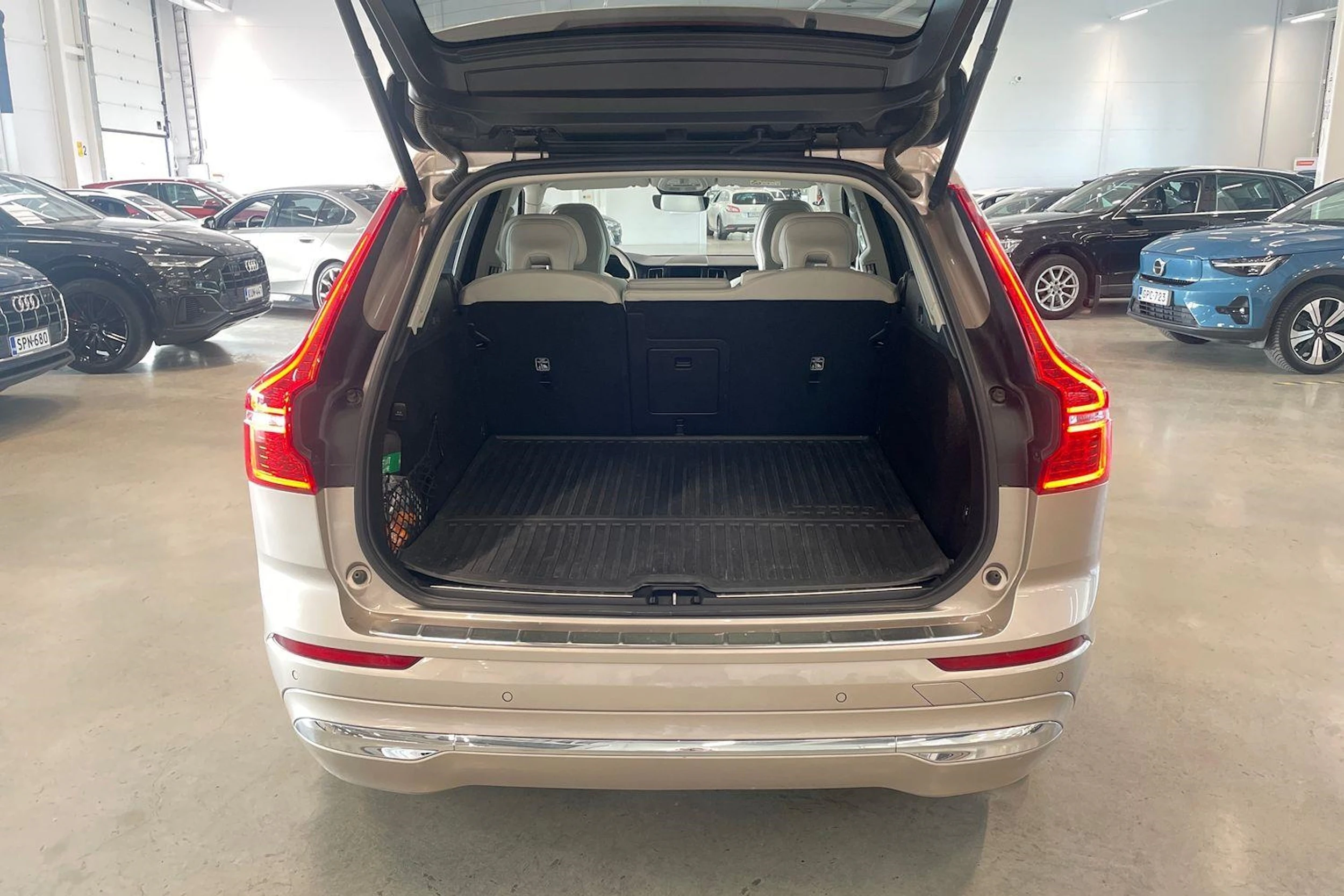 met. ruskea (beige) Volvo XC60 2024 kuva 31.