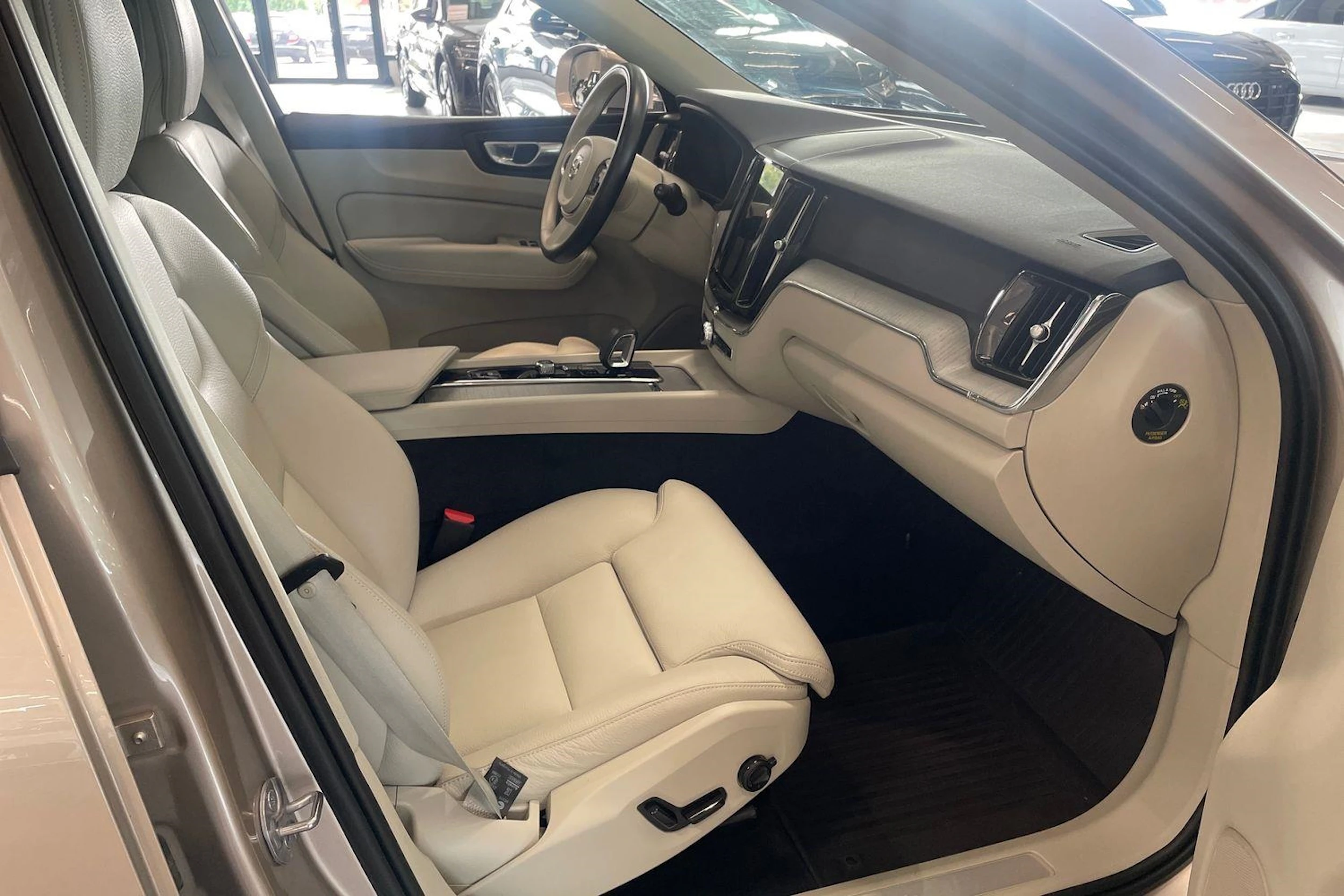 met. ruskea (beige) Volvo XC60 2024 kuva 35.