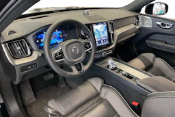 Musta Volvo XC60 2024 kuva 6.