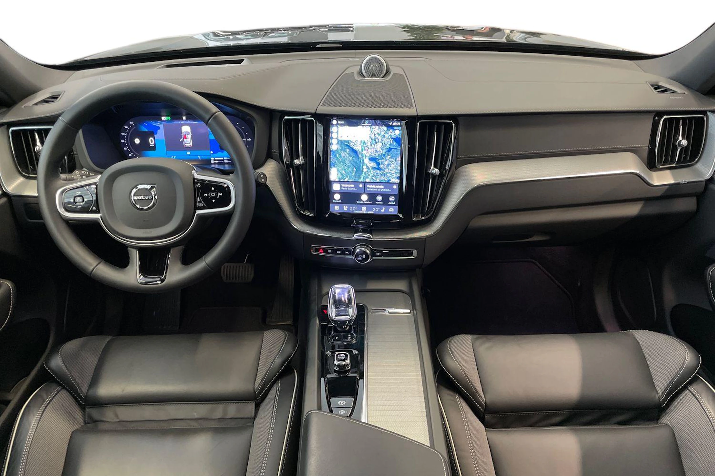 Musta Volvo XC60 2024 kuva 7.