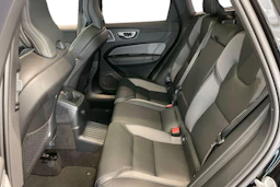 Musta Volvo XC60 2024 kuva 8.
