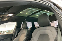 Musta Volvo XC60 2024 kuva 12.