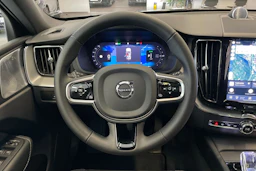 Musta Volvo XC60 2024 kuva 14.