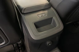 Musta Volvo XC60 2024 kuva 15.
