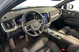 harmaa Volvo XC60 2024 kuva 3.