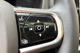 valkoinen Volvo XC60 2024 kuva 23.