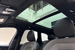 valkoinen Volvo XC60 2024 kuva 34.