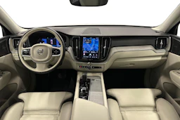 valkoinen Volvo XC60 2024 kuva 7.