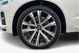 valkoinen Volvo XC60 2024 kuva 9.