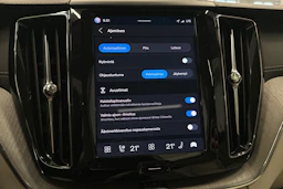 valkoinen Volvo XC60 2024 kuva 27.