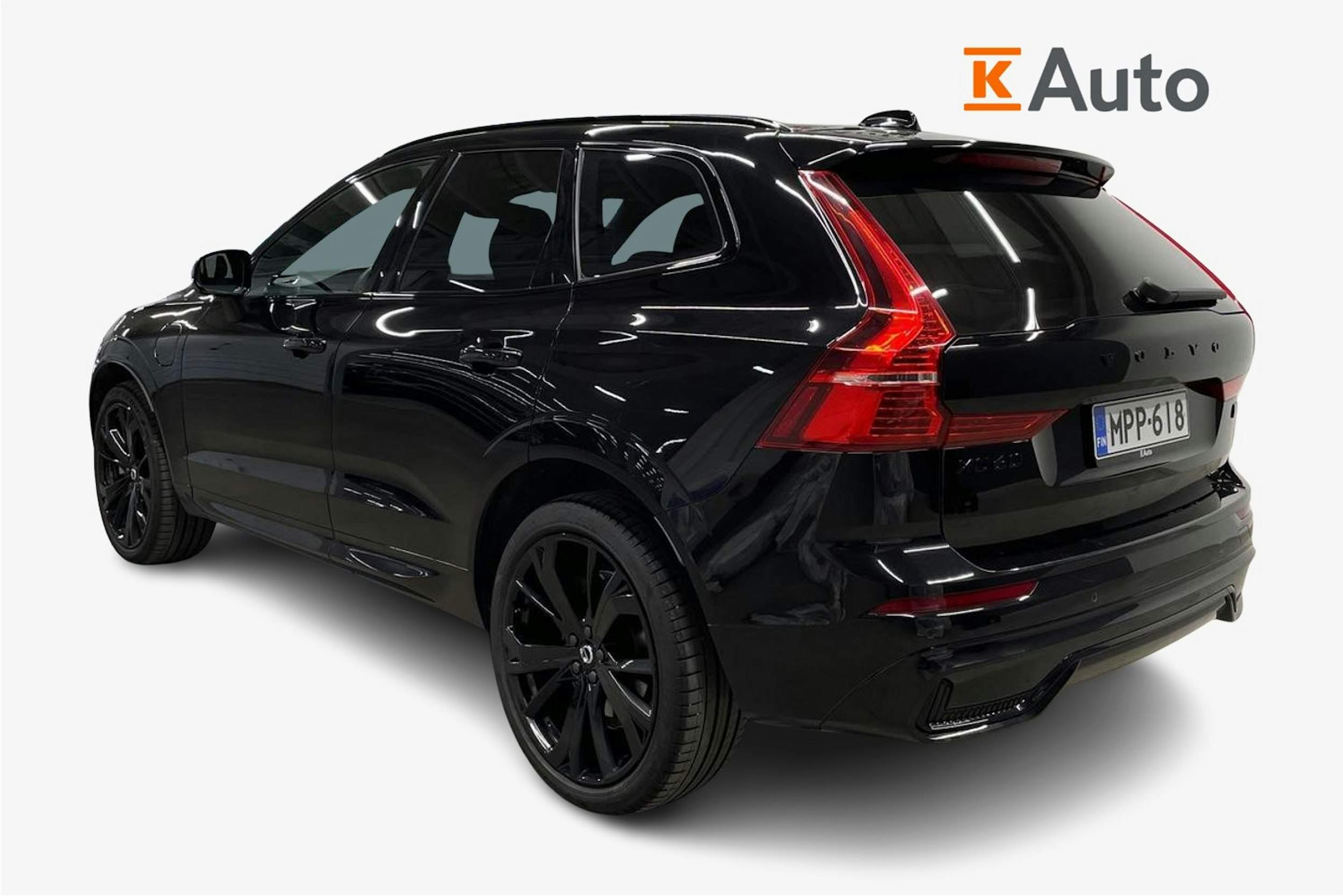 Musta Volvo XC60 2024 kuva 2.