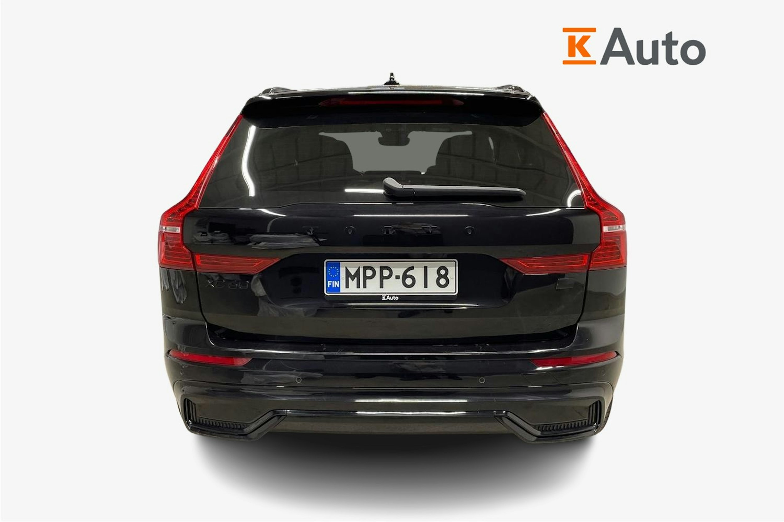 Musta Volvo XC60 2024 kuva 3.