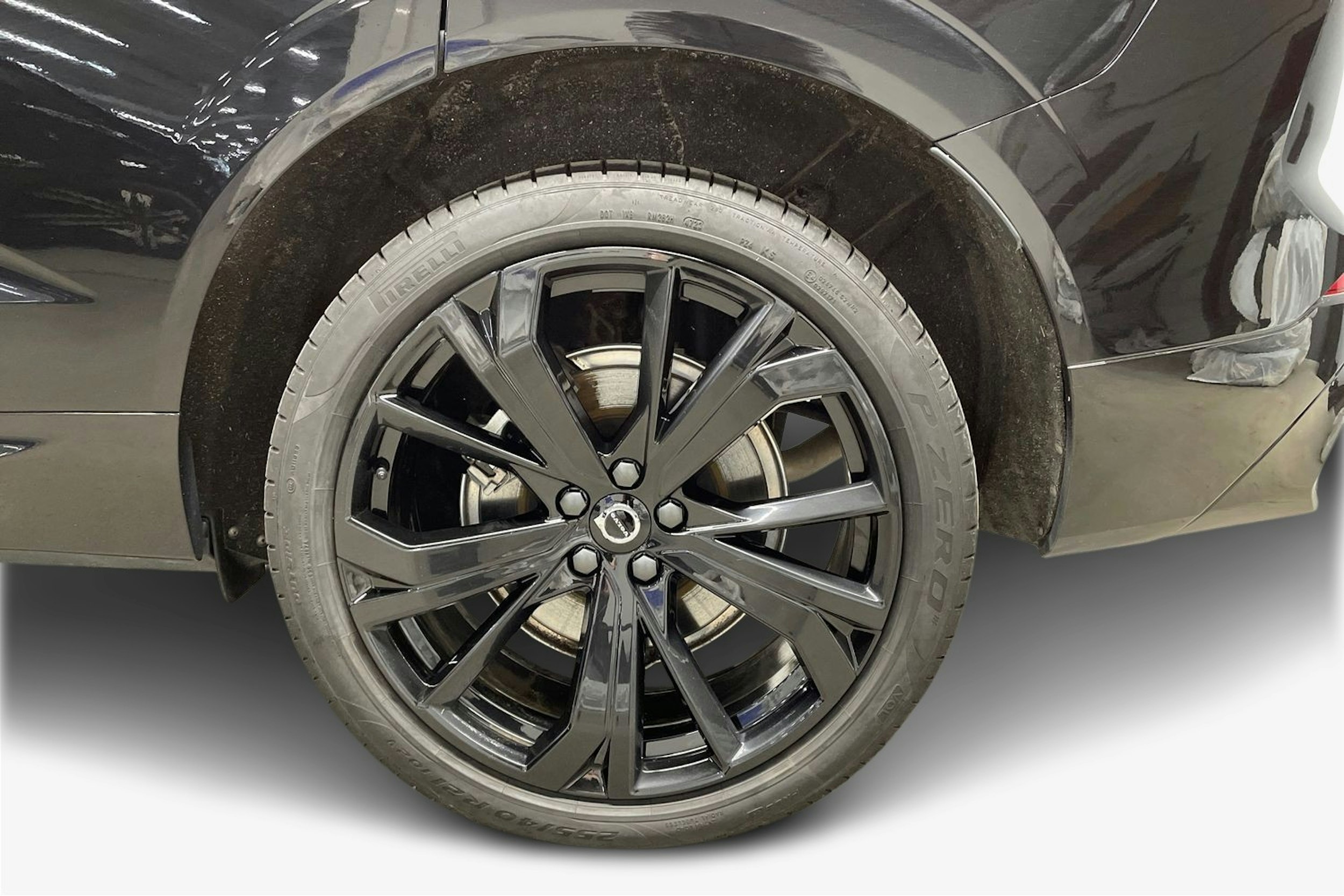 Musta Volvo XC60 2024 kuva 11.