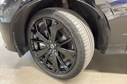 Musta Volvo XC60 2024 kuva 13.