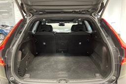 Musta Volvo XC60 2024 kuva 15.