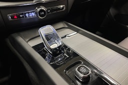 Musta Volvo XC60 2024 kuva 20.