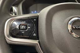 Musta Volvo XC60 2024 kuva 25.