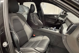 Musta Volvo XC60 2024 kuva 27.