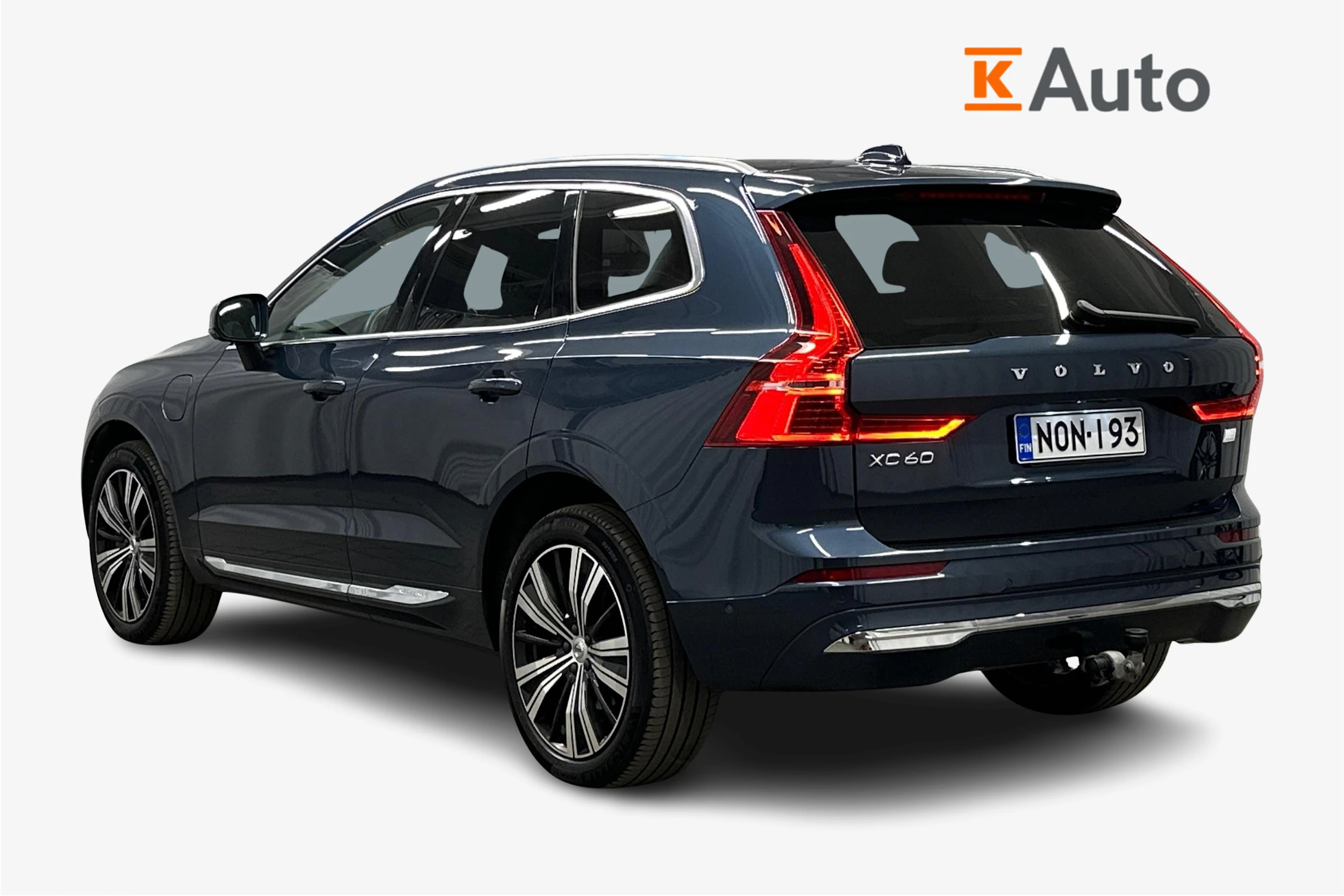 sininen Volvo XC60 2024 kuva 2.