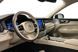 sininen Volvo XC60 2024 kuva 6.