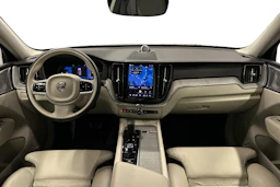 sininen Volvo XC60 2024 kuva 7.
