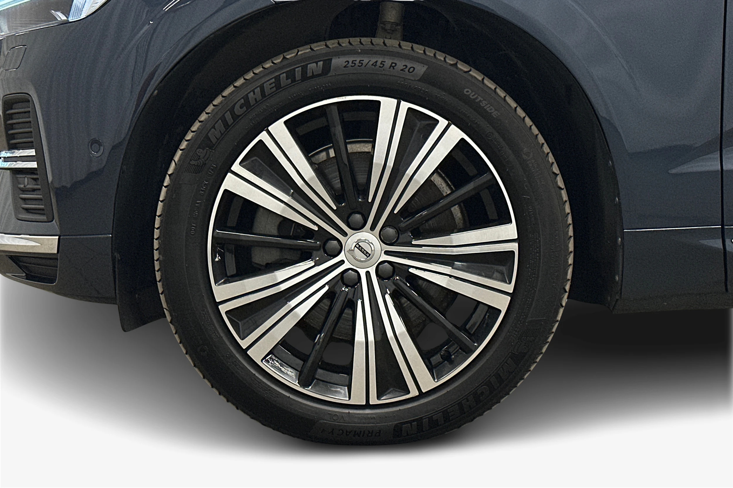 sininen Volvo XC60 2024 kuva 9.