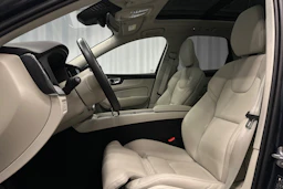sininen Volvo XC60 2024 kuva 15.