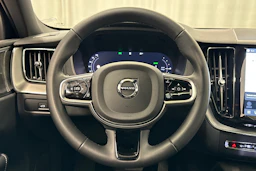musta Volvo XC60 2024 kuva 12.
