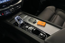 musta Volvo XC60 2024 kuva 16.