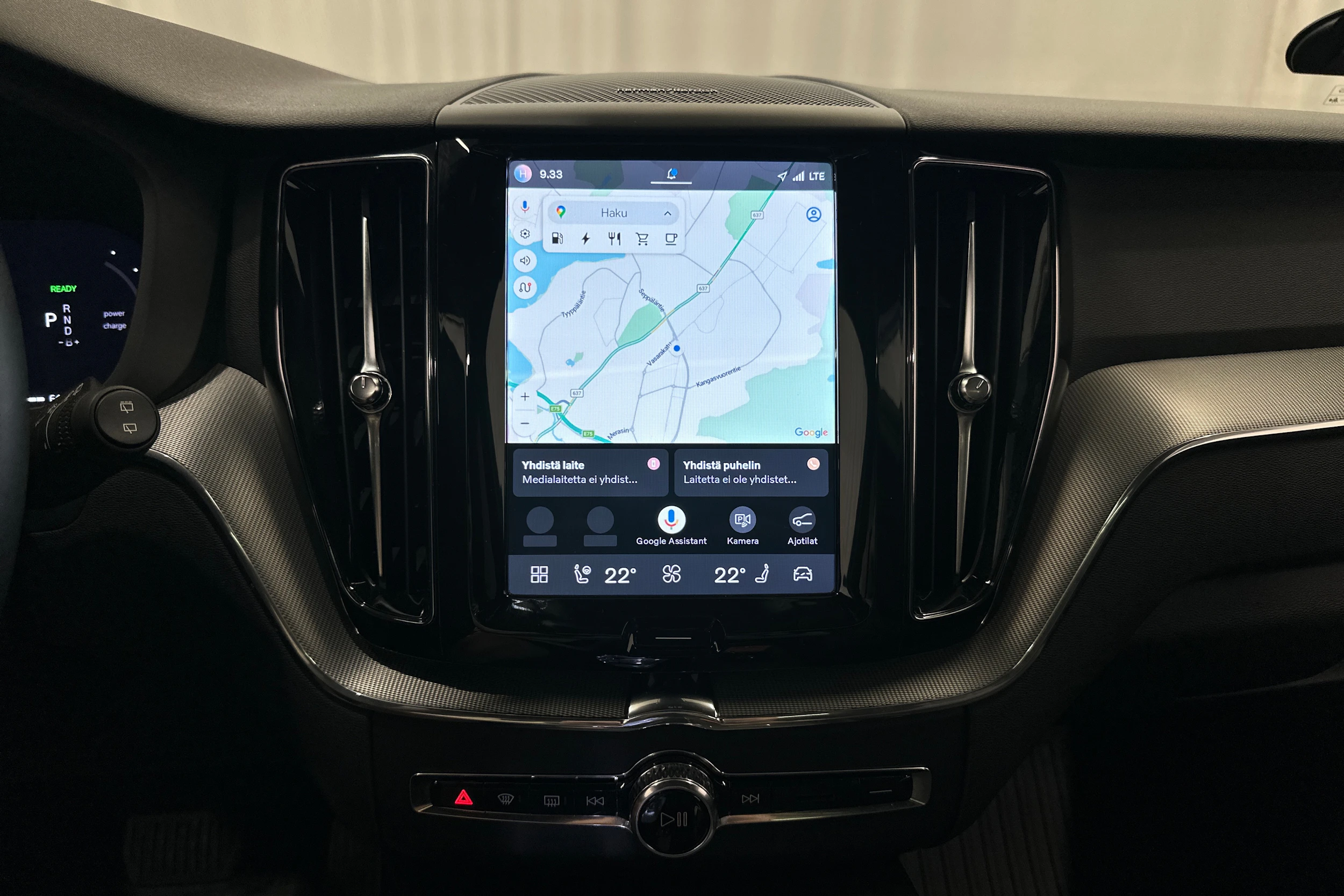 musta Volvo XC60 2024 kuva 17.