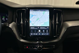 musta Volvo XC60 2024 kuva 17.