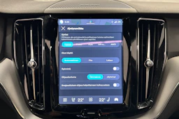 musta Volvo XC60 2024 kuva 19.