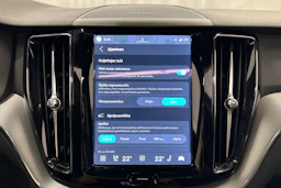 musta Volvo XC60 2024 kuva 20.