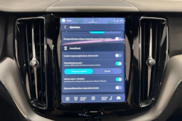 musta Volvo XC60 2024 kuva 22.