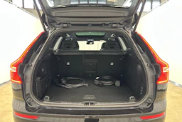 musta Volvo XC60 2024 kuva 28.