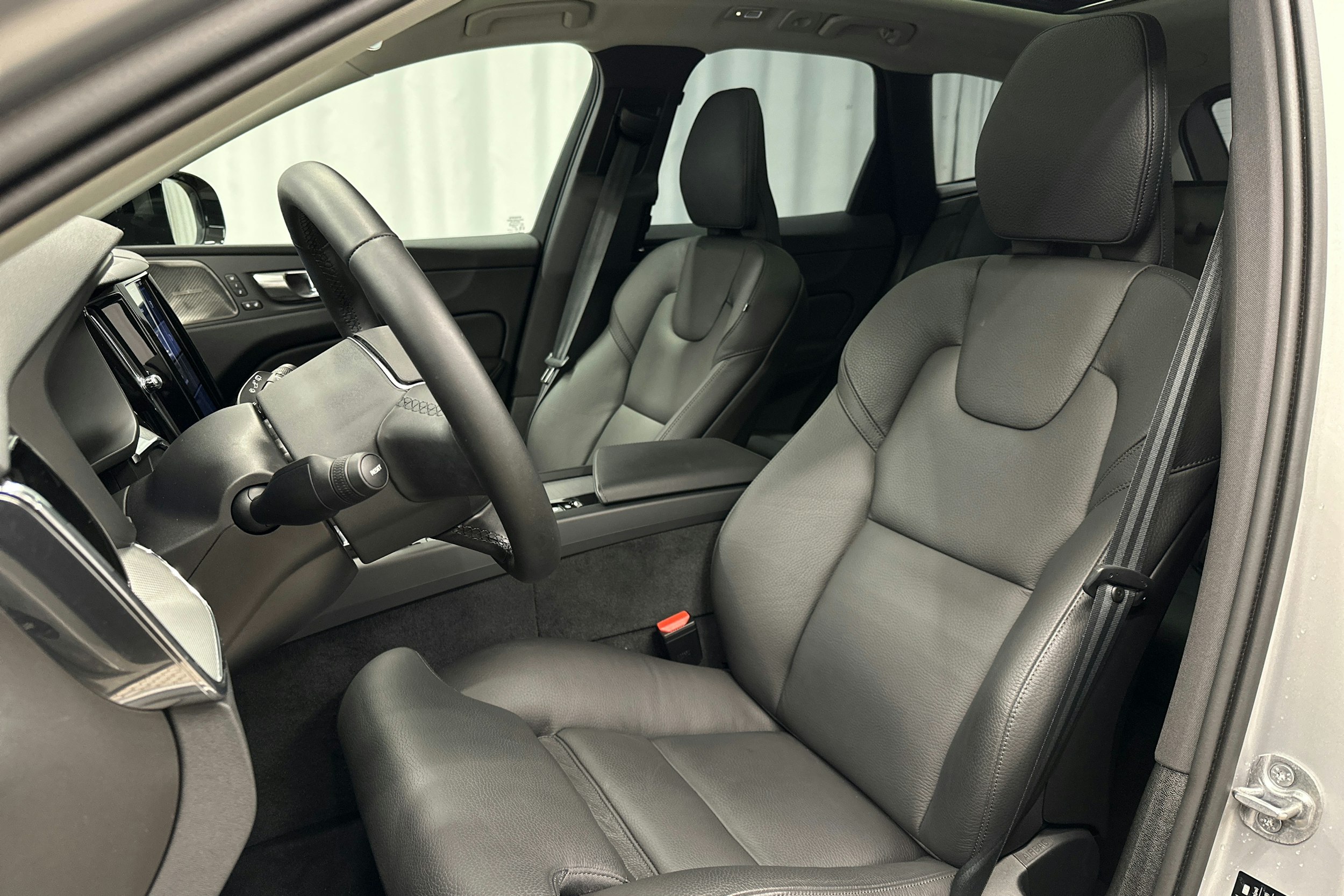hopea Volvo XC60 2025 kuva 19.